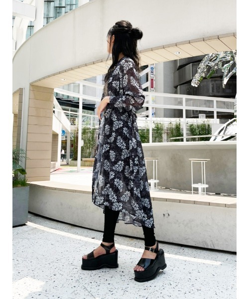 ENVYM(アンビー)の「ラウンドヘムペイズリーガウン(その他アウター・レディース・ブラック/ベージュ・FREE)」の19枚目の写真