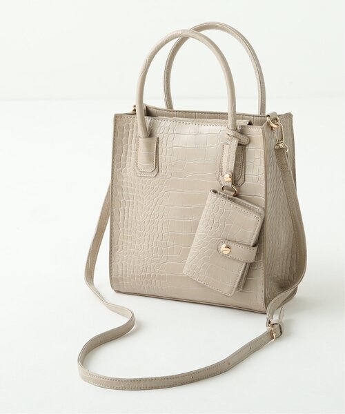 RAY CASSIN（レイカズン）の「パスケース付型押し2WAYバッグ（ショルダーバッグ・レディース・ブラウン/カーキ/グレイッシュベージュ・FREE）」の3枚目の写真