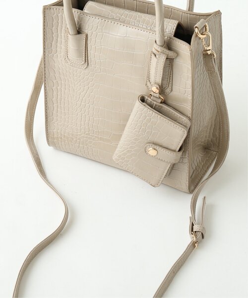 RAY CASSIN（レイカズン）の「パスケース付型押し2WAYバッグ（ショルダーバッグ・レディース・ブラウン/カーキ/グレイッシュベージュ・FREE）」の4枚目の写真