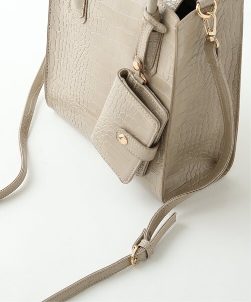 RAY CASSIN（レイカズン）の「パスケース付型押し2WAYバッグ（ショルダーバッグ・レディース・ブラウン/カーキ/グレイッシュベージュ・FREE）」の6枚目の写真