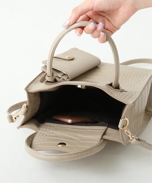 RAY CASSIN（レイカズン）の「パスケース付型押し2WAYバッグ（ショルダーバッグ・レディース・ブラウン/カーキ/グレイッシュベージュ・FREE）」の8枚目の写真