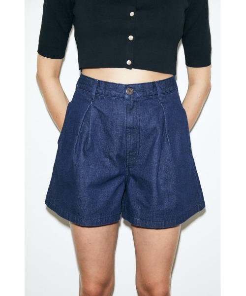 MOUSSY（マウジー）の「DENIM FLARE ショートパンツ（デニムパンツ・レディース・ライトブルー/ブルー/オフホワイト・1/0/2）」の12枚目の写真