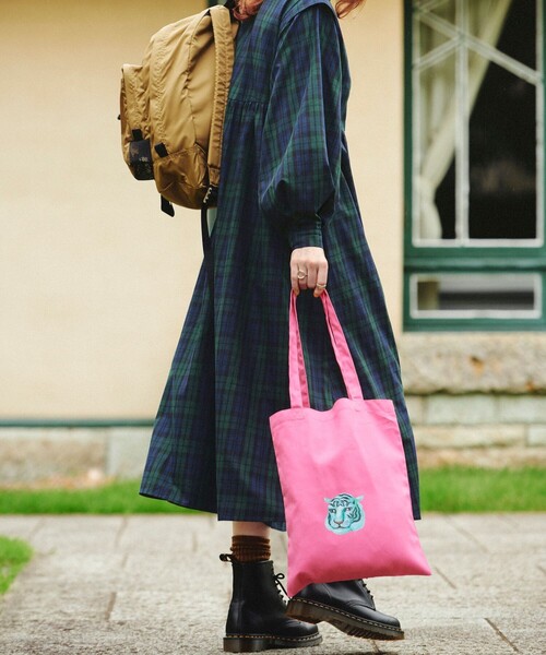 FREAK'S STORE（フリークスストア）の「Dr.Martens/ドクターマーチン 8-EYE BOOT/1460 8ホールブーツ(レースアップブーツ)（ブーツ・レディース・ブラック・5/4/6）」の2枚目の写真