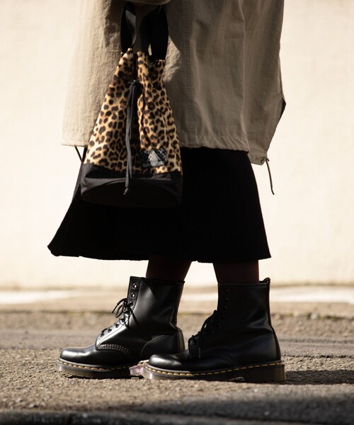 FREAK'S STORE（フリークスストア）の「Dr.Martens/ドクターマーチン 8-EYE BOOT/1460 8ホールブーツ(レースアップブーツ)（ブーツ・レディース・ブラック・5/4/6）」の4枚目の写真