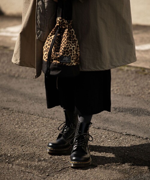 FREAK'S STORE（フリークスストア）の「Dr.Martens/ドクターマーチン 8-EYE BOOT/1460 8ホールブーツ(レースアップブーツ)（ブーツ・レディース・ブラック・5/4/6）」の5枚目の写真