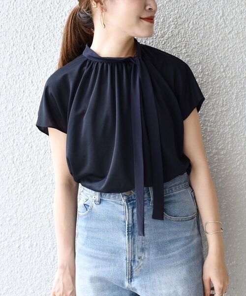 SHIPS(シップス)の「ボウタイプルオーバー◇(Tシャツ/カットソー・レディース・ネイビー/グリーン/ベージュ・ONE SIZE)」の2枚目の写真