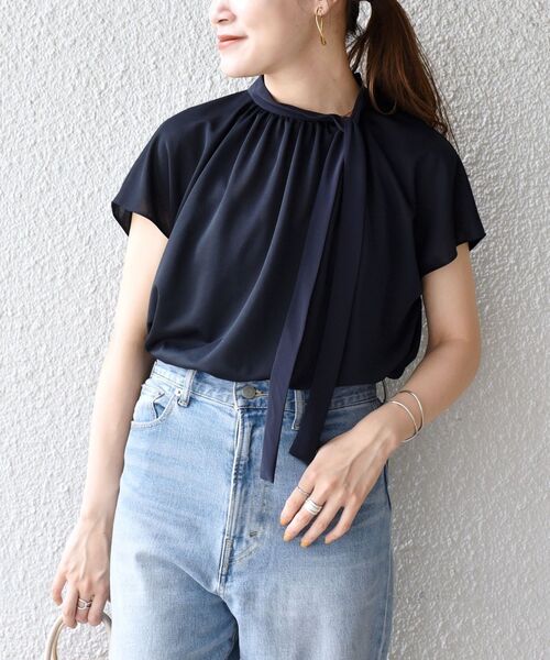 SHIPS(シップス)の「ボウタイプルオーバー◇(Tシャツ/カットソー・レディース・ネイビー/グリーン/ベージュ・ONE SIZE)」の10枚目の写真