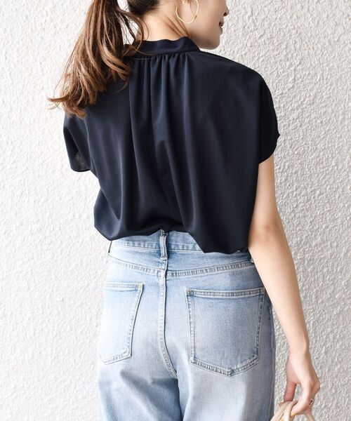 SHIPS(シップス)の「ボウタイプルオーバー◇(Tシャツ/カットソー・レディース・ネイビー/グリーン/ベージュ・ONE SIZE)」の8枚目の写真