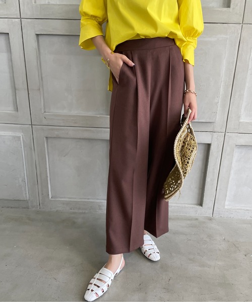 Meli rich(メリーリッチ)の「ロングシーズン使える。カラーセンタープレスパンツ(スラックス・レディース・ブラック/ブラウン/アイボリー/キャメル/グレイッシュベージュ/ダークオレンジ・MEDIUM)」の1枚目の写真