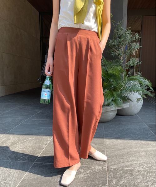 Meli rich(メリーリッチ)の「ロングシーズン使える。カラーセンタープレスパンツ(スラックス・レディース・ブラック/ブラウン/アイボリー/キャメル/グレイッシュベージュ/ダークオレンジ・MEDIUM)」の6枚目の写真