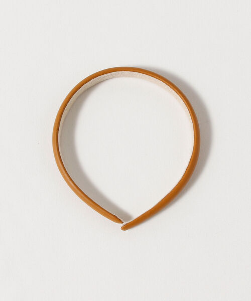 fredy emue(フレディエミュ)の「PUスリムクッションカチューシャ(カチューシャ・レディース・アイボリー/キャメル/ブラック・FREE)」の6枚目の写真