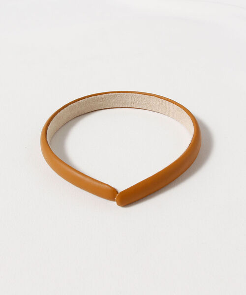 fredy emue(フレディエミュ)の「PUスリムクッションカチューシャ(カチューシャ・レディース・アイボリー/キャメル/ブラック・FREE)」の7枚目の写真