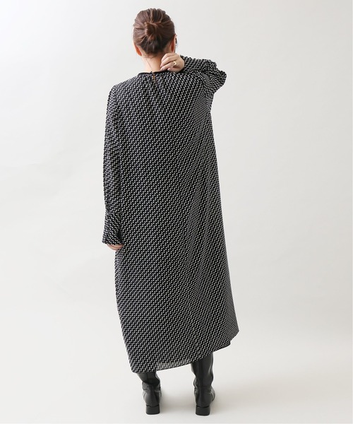 IENA(イエナ)の「ドットクルーネックワンピース◆(ワンピース・レディース・ブラック/ネイビー・38/36)」の17枚目の写真