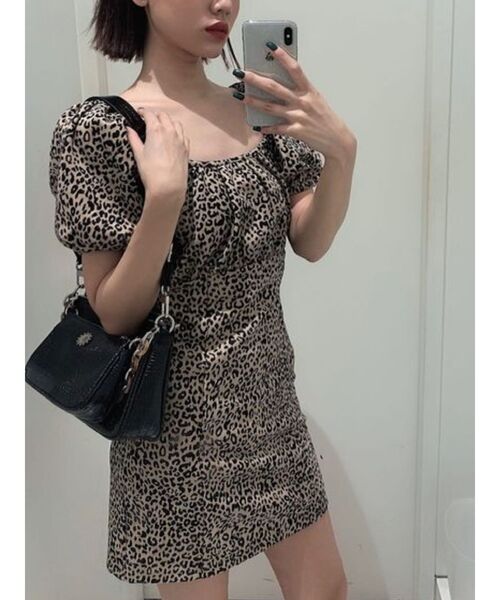 EVRIS（エヴリス）の「パフスリーブミニワンピース（ワンピース・レディース・その他1/ブラウン/ブラック・FREE）」の4枚目の写真