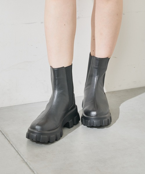 Chico(チコ)の「【新色追加】サイドゴアボリュームショートブーツ(ブーツ・レディース・アイボリー/ブラック/ブラウン・SMALL/MEDIUM/LARGE)」の8枚目の写真