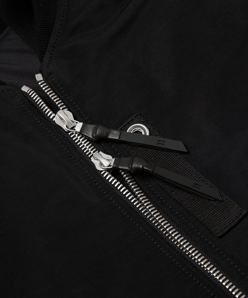 11 by Boris Bidjan Saberi ( ボリスビジャンサベリ)の「J3_JACKET(MA-1・メンズ・ブラック・LARGE)」の4枚目の写真