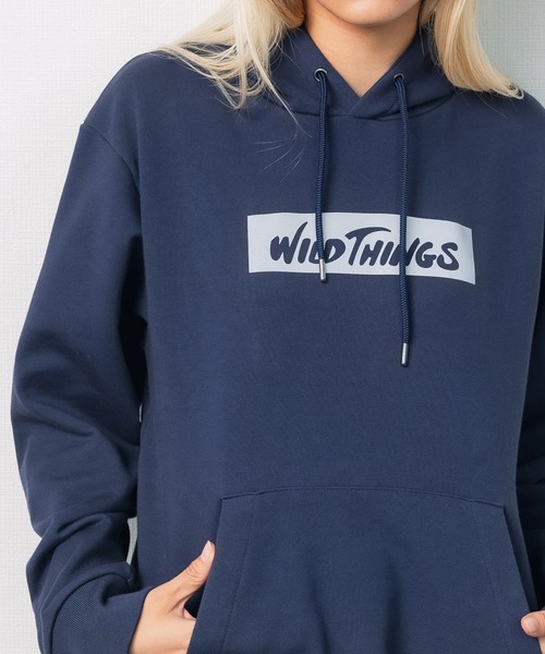 WILD THINGS(ワイルドシングス)の「WILDTHINGS / ワイルドシングス LOGO SWEAT PARKA フーディー フロントロゴ ボックスロゴ ビッグシルエット(パーカー・メンズ・グレー/ブラック/ネイビー・S/XL/L/M)」の3枚目の写真