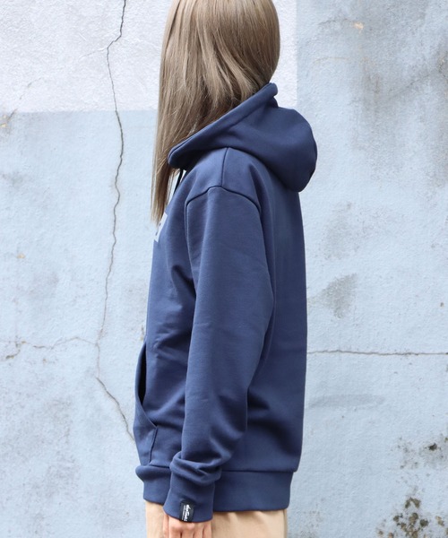 WILD THINGS(ワイルドシングス)の「WILDTHINGS / ワイルドシングス LOGO SWEAT PARKA フーディー フロントロゴ ボックスロゴ ビッグシルエット(パーカー・メンズ・グレー/ブラック/ネイビー・S/XL/L/M)」の4枚目の写真