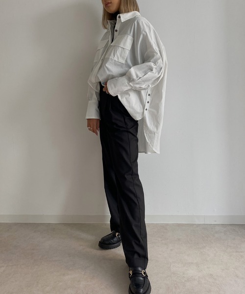 Avvenente（アベネンテ）の「【Avvenente】バックオープンオーバーシャツ（シャツ/ブラウス・レディース・ブラック/オフホワイト/ピンク/ストライプ・FREE）」の2枚目の写真