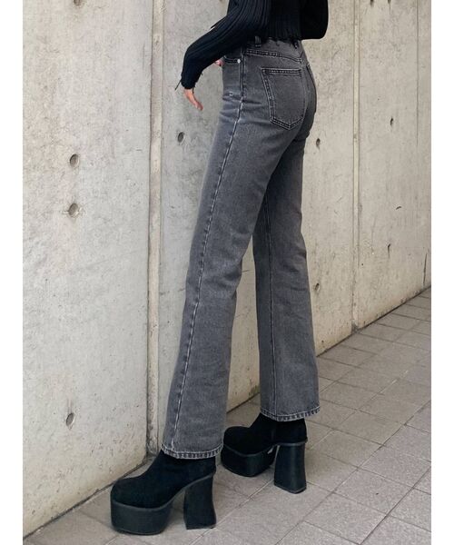 EMODA(エモダ)の「ヴィンテージライクハイウエストフレアジーンズ(デニムパンツ・レディース・グレー/ブルー・SMALL/MEDIUM/X-SMALL)」の6枚目の写真