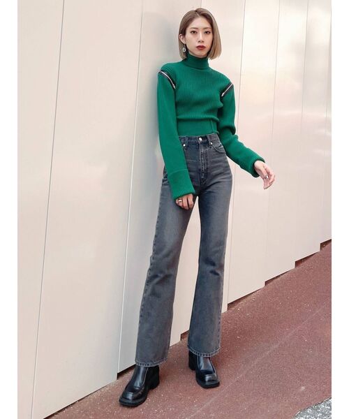 EMODA(エモダ)の「ヴィンテージライクハイウエストフレアジーンズ(デニムパンツ・レディース・グレー/ブルー・SMALL/MEDIUM/X-SMALL)」の10枚目の写真