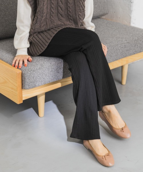 URBAN RESEARCH(アーバンリサーチ)の「セミフレアリブカットパンツ(その他パンツ・レディース・ブラック/グリーン/モカ・FREE)」の1枚目の写真