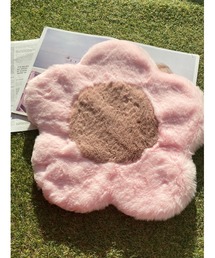 WC（ダブル シー）の「フェイクファーフラワーマット（ラグ/マット）」