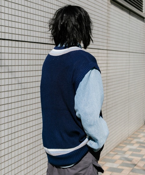 BROKEN BASE(ブロークンベース)の「チルデンVネックベスト(ベスト・メンズ・オフホワイト/ネイビー・MEDIUM/LARGE)」の16枚目の写真