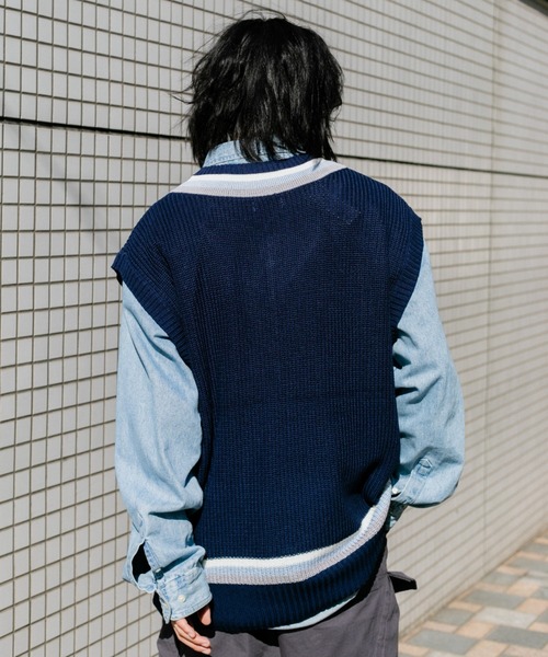 BROKEN BASE(ブロークンベース)の「チルデンVネックベスト(ベスト・メンズ・オフホワイト/ネイビー・MEDIUM/LARGE)」の17枚目の写真