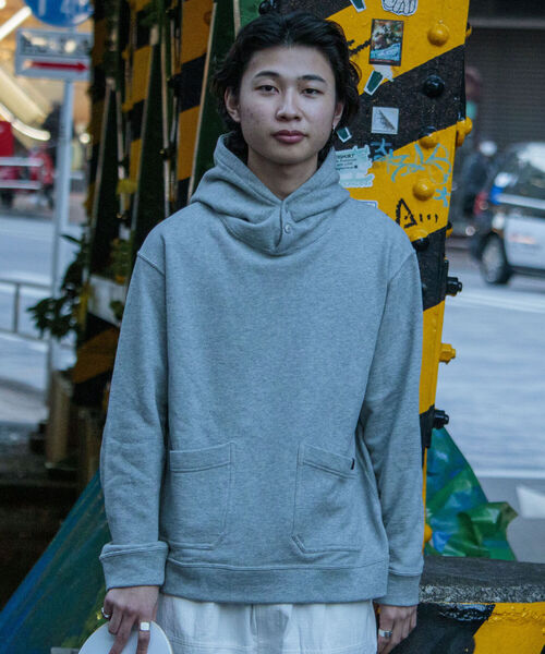 GLOSTER（グロスター）の「【GLOSTER/グロスター】スナップスウェットフーディ（パーカー・メンズ・アイボリー/グレー・MEDIUM/LARGE）」の3枚目の写真