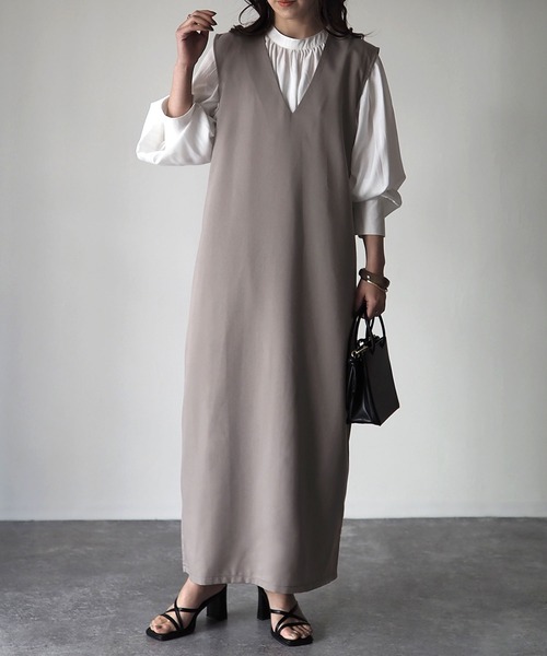 Riberry（リベリー）の「Vネックジャンパースカート（ジャンパースカート・レディース・ブラウン/ライトベージュ/グリーン・MEDIUM）」の2枚目の写真