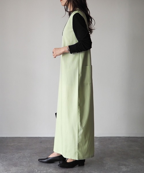 Riberry（リベリー）の「Vネックジャンパースカート（ジャンパースカート・レディース・ブラウン/ライトベージュ/グリーン・MEDIUM）」の9枚目の写真