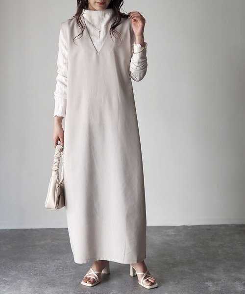 Riberry（リベリー）の「Vネックジャンパースカート（ジャンパースカート・レディース・ブラウン/ライトベージュ/グリーン・MEDIUM）」の11枚目の写真