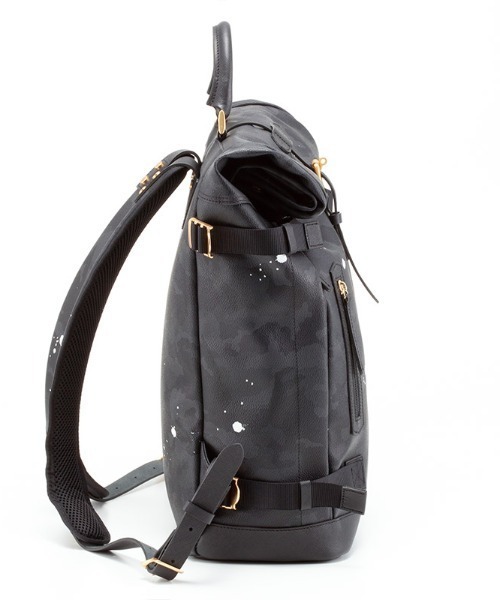 GENTIL BANDIT（ジャンティバンティ）の「GENTIL BANDIT（ジャンティバンティ）ロールトップバックパック（バックパック/リュック・メンズ・チャコール・FREE）」の3枚目の写真