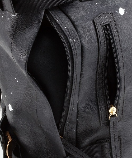 GENTIL BANDIT（ジャンティバンティ）の「GENTIL BANDIT（ジャンティバンティ）ロールトップバックパック（バックパック/リュック・メンズ・チャコール・FREE）」の8枚目の写真