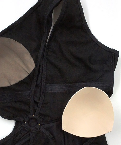 黒ワンピース水着　ANNEBRA ANNEBRA（アンブラ）の「Black Coral カッティングデザイン