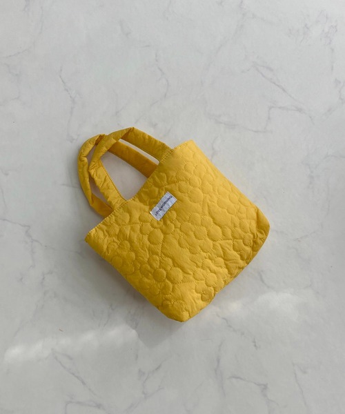 AS KNOW AS plus(アズノゥアズプラス)の「お花 キルティングバッグ(トートバッグ・レディース・ピンク/イエロー/ブルー/アイボリー/レモンイエロー/グリーン系/ピンク系/イエロー系/ホワイト・FREE)」の6枚目の写真