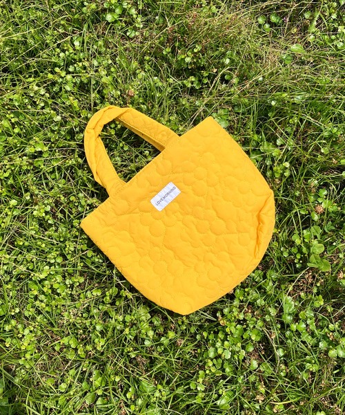 AS KNOW AS plus(アズノゥアズプラス)の「お花 キルティングバッグ(トートバッグ・レディース・ピンク/イエロー/ブルー/アイボリー/レモンイエロー/グリーン系/ピンク系/イエロー系/ホワイト・FREE)」の17枚目の写真