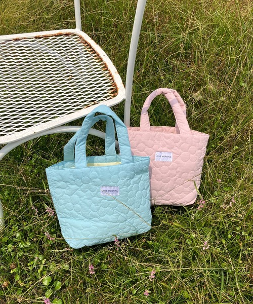 AS KNOW AS plus(アズノゥアズプラス)の「お花 キルティングバッグ(トートバッグ・レディース・ピンク/イエロー/ブルー/アイボリー/レモンイエロー/グリーン系/ピンク系/イエロー系/ホワイト・FREE)」の15枚目の写真