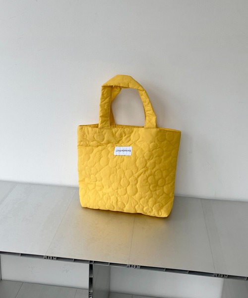 AS KNOW AS plus(アズノゥアズプラス)の「お花 キルティングバッグ(トートバッグ・レディース・ピンク/イエロー/ブルー/アイボリー/レモンイエロー/グリーン系/ピンク系/イエロー系/ホワイト・FREE)」の16枚目の写真