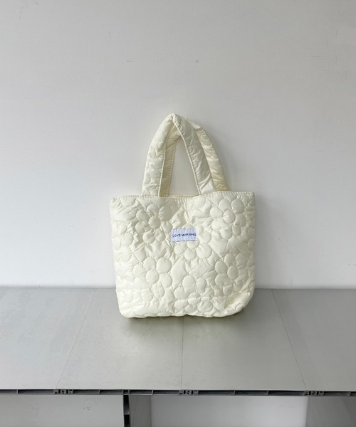 AS KNOW AS plus(アズノゥアズプラス)の「お花 キルティングバッグ(トートバッグ・レディース・ピンク/イエロー/ブルー/アイボリー/レモンイエロー/グリーン系/ピンク系/イエロー系/ホワイト・FREE)」の11枚目の写真