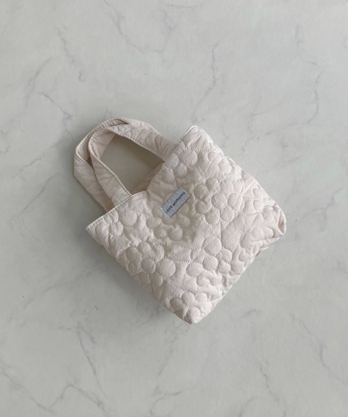 AS KNOW AS plus(アズノゥアズプラス)の「お花 キルティングバッグ(トートバッグ・レディース・ピンク/イエロー/ブルー/アイボリー/レモンイエロー/グリーン系/ピンク系/イエロー系/ホワイト・FREE)」の21枚目の写真