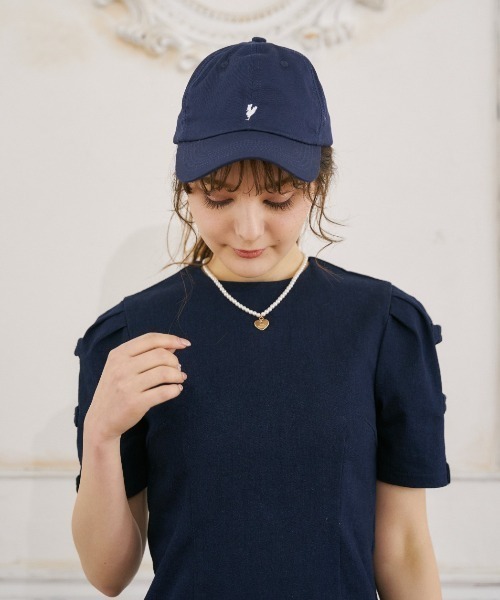 MIRO AMURETTE（ミロアミュレット）の「niwatori embroidery cap/ニワトリ刺繍キャップ（キャップ・レディース・ネイビー・FREE）」の2枚目の写真