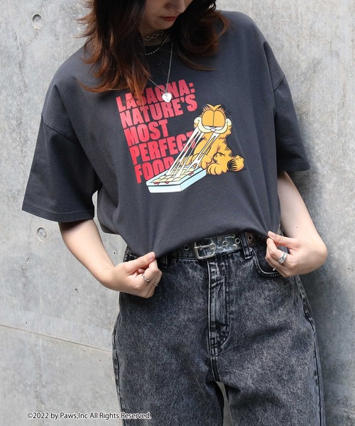 Right-on(ライトオン)の「【Garfield】プリントTシャツ(Tシャツ/カットソー・レディース・ホワイト/パープル/ダークグレー・M/L)」の1枚目の写真