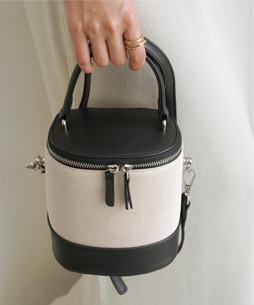 titivate（ティティベイト）の「2wayｷｬﾝﾊﾞｽﾐﾆﾊﾞｯｸﾞ（ハンドバッグ・レディース・ブラック・FREE）」の3枚目の写真