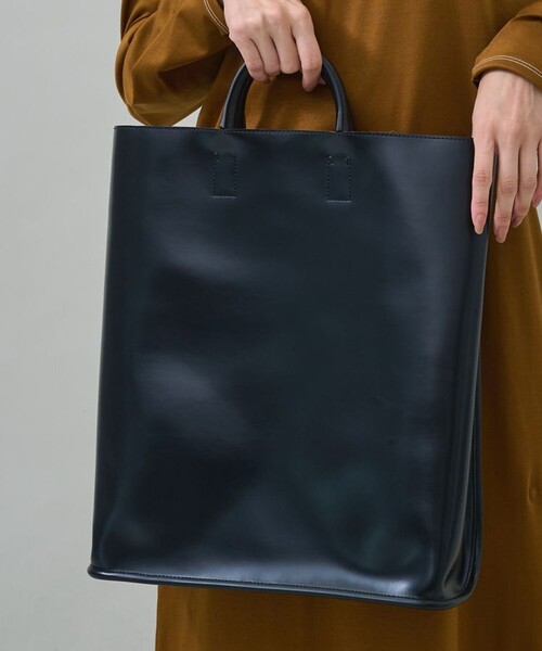 Courtney Orla(コートニーオーラ)の「【Courtney Orla/(コートニーオーラ)】CURVE TOTE L/カーブトートL(ハンドバッグ・レディース・ブラック・FREE)」の4枚目の写真