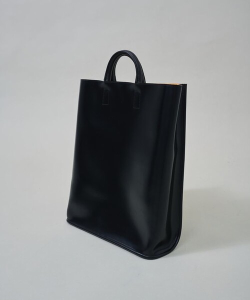 Courtney Orla(コートニーオーラ)の「【Courtney Orla/(コートニーオーラ)】CURVE TOTE L/カーブトートL(ハンドバッグ・レディース・ブラック・FREE)」の2枚目の写真