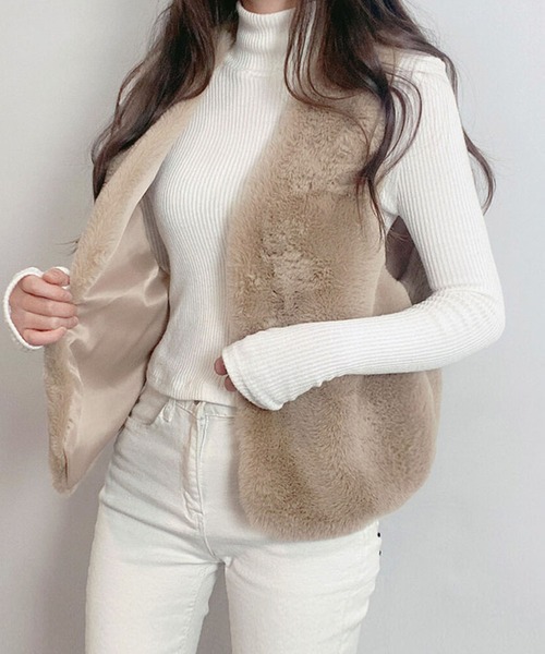 me+em select(ミームセレクト)の「※【 7color 】コンパクトボリュームフェイクファーベスト(ベスト・レディース・ホワイト/キャメル/ピンク/モカ/ベージュ/アイボリー/ブラック・FREE)」の9枚目の写真