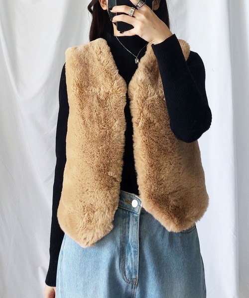 me+em select(ミームセレクト)の「※【 7color 】コンパクトボリュームフェイクファーベスト(ベスト・レディース・ホワイト/キャメル/ピンク/モカ/ベージュ/アイボリー/ブラック・FREE)」の16枚目の写真