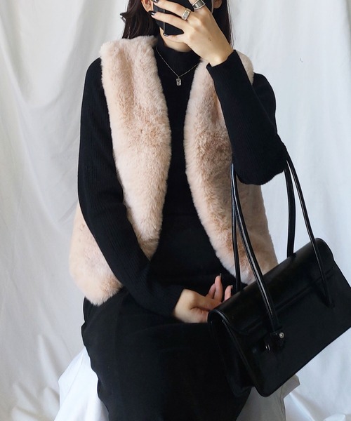 me+em select(ミームセレクト)の「※【 7color 】コンパクトボリュームフェイクファーベスト(ベスト・レディース・ホワイト/キャメル/ピンク/モカ/ベージュ/アイボリー/ブラック・FREE)」の20枚目の写真